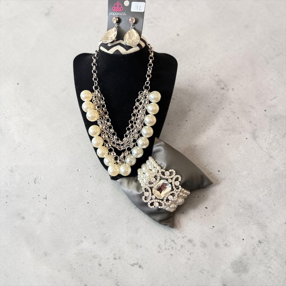 Paparazzi Jewelry Set Hostess Rewards Pearl Rhinestone Necklace Earrings Set